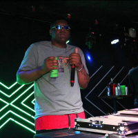 ELA COM SAUDADE x VO VOLTA PRAS PUTA (Single)