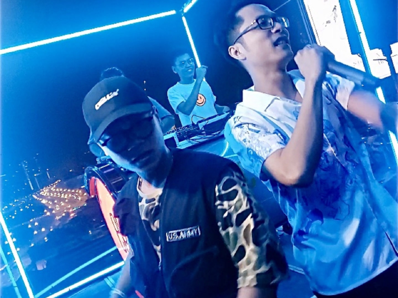 Anh Vẫn Còn (Single)