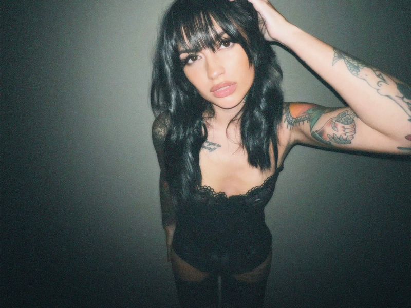 life's a bitch (Single)