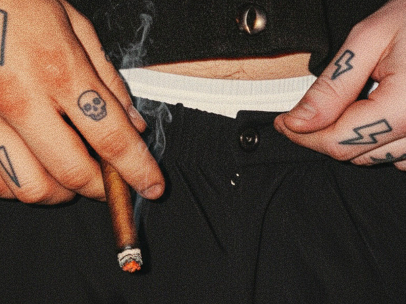 CỞI TRẦN VÀ QUẦN TỤT (Single)