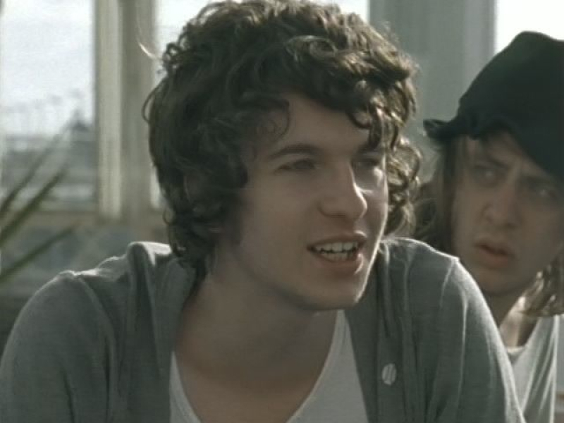 She Moves In Her Own Way (Single)