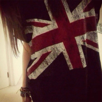 Còn Thương Thì Không Để Em Khóc (Single)