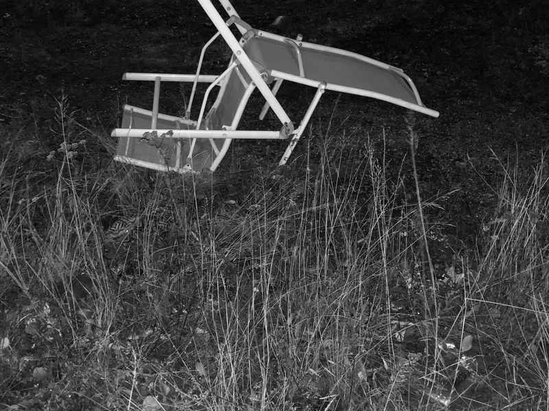 Yksin pimeeseen (Single)