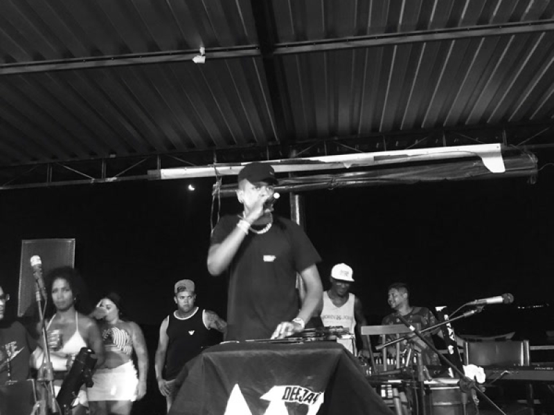 DENTRO DO COROLLA (Single)