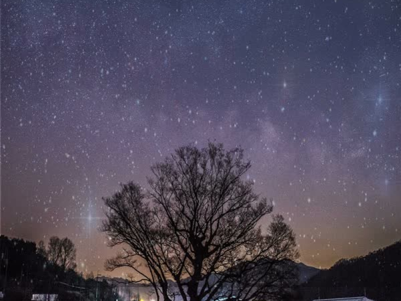 The sun sets (Single)