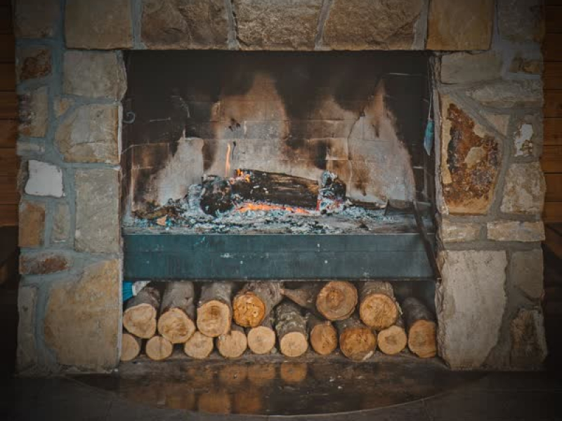 Relaxing Fireplace Sound to Unwind and Chill (Single)