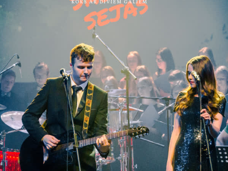 Koks ar diviem galiem (Single)