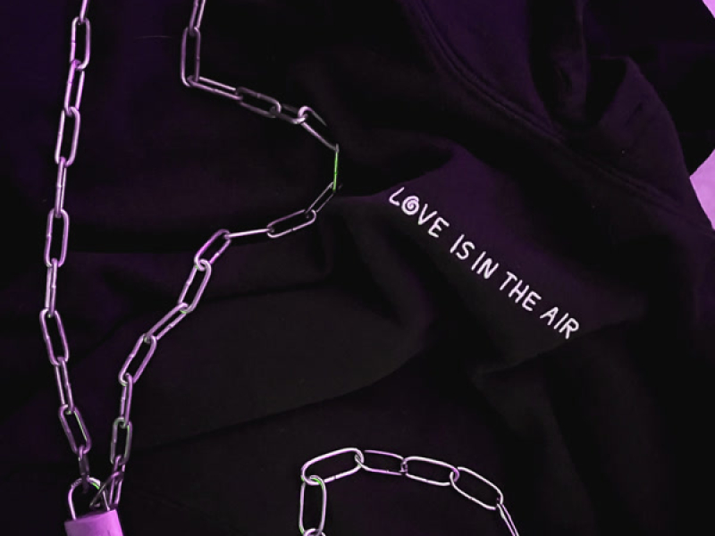 Love is in the air (Single)