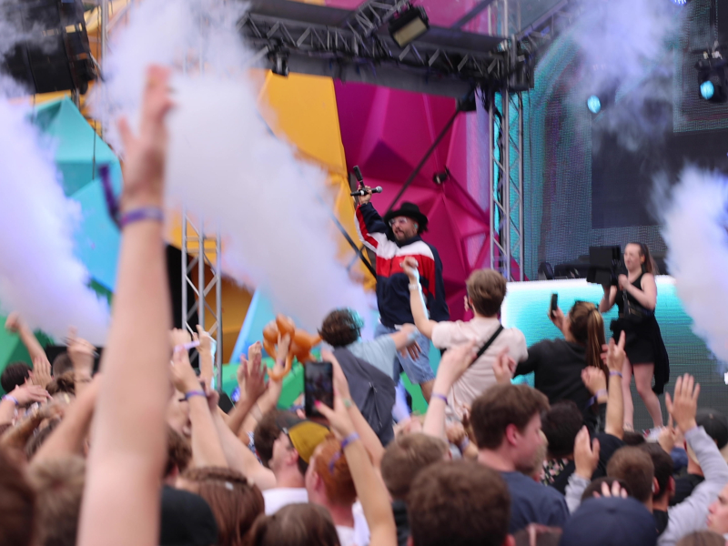 Ferrari (MV) (Single)