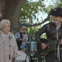 Besitos De Mujer (MV) (Single)