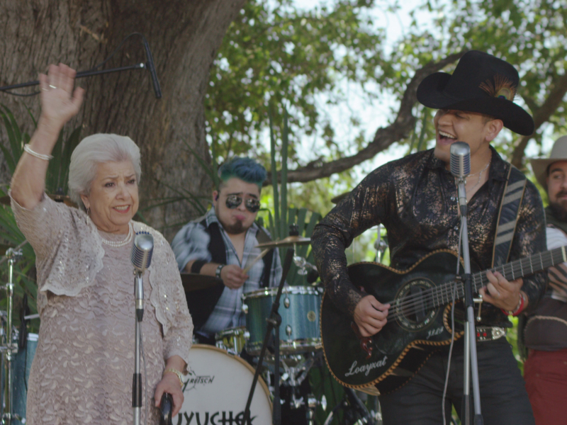 Besitos De Mujer (MV) (Single)