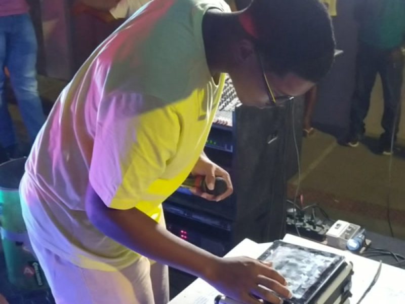 A SAIDINHA CHEGOU (Single)