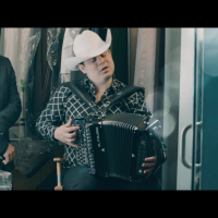 A Estas Horas (MV) (Single)