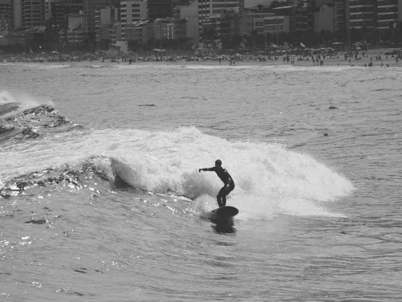 Living the surf (Single)