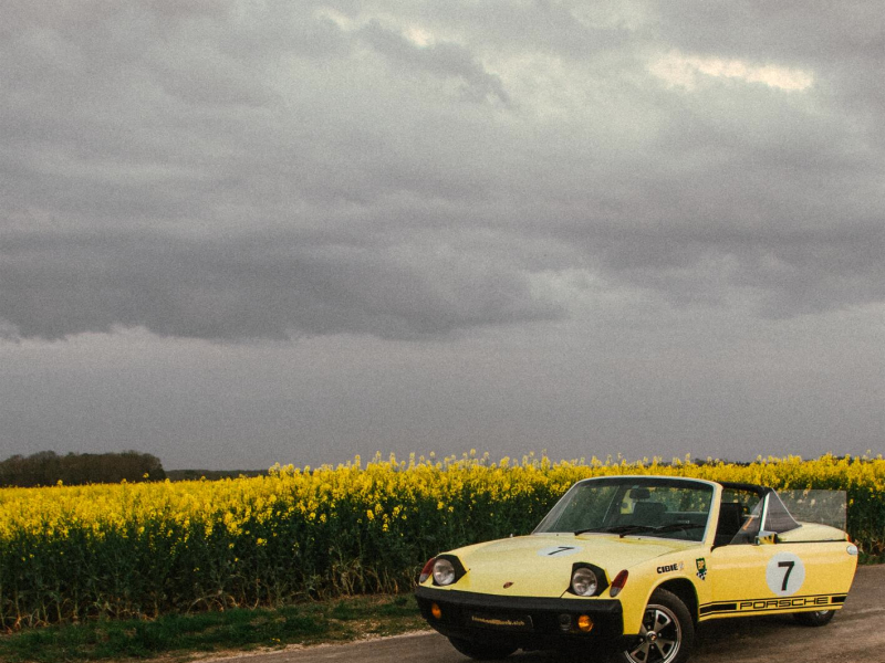 LES APACHES (Single)