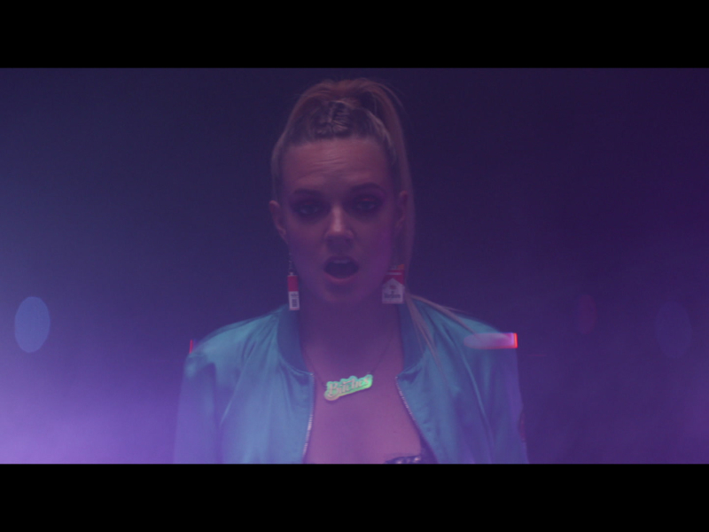 bitches (MV) (Single)