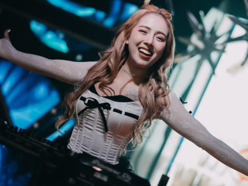 Đau Ở Đây Này (Hyena Remix) (Single)