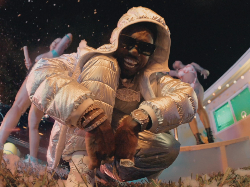 Make It Snow (MV) (Single)