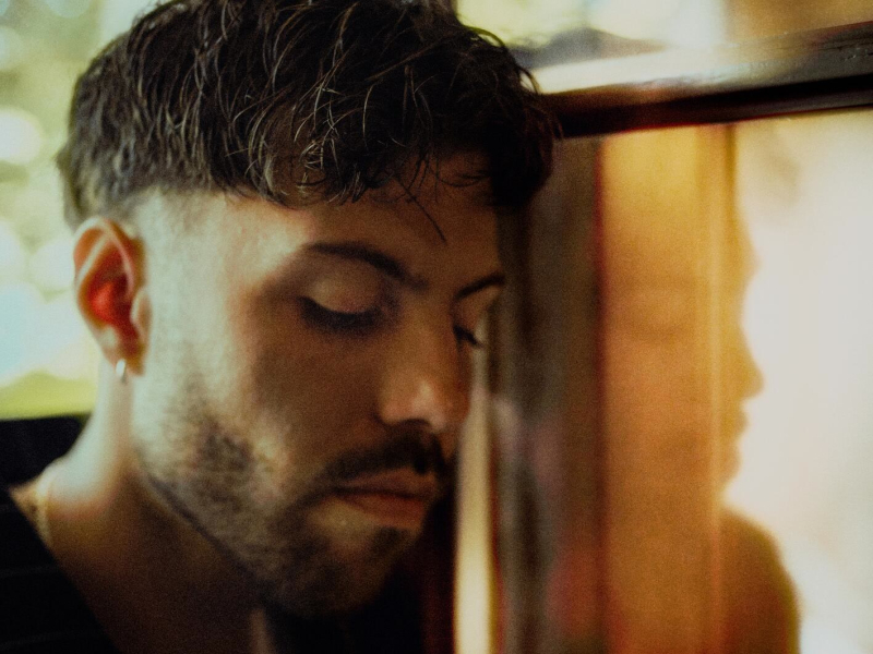 Miljoona mustelmaa (Single)