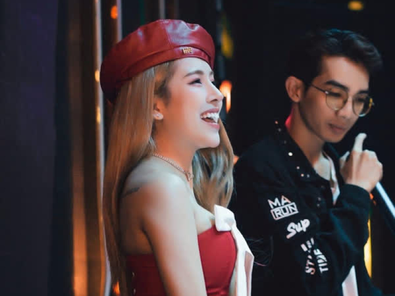 Yêu Vì Ai Yêu Vì Em (Hyena Remix) [Instrumental] (Single)