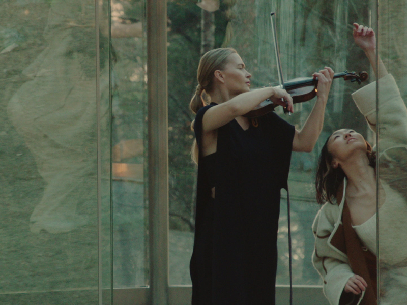 Meredi: White Flowers Take Their Bath (MV) (Single)