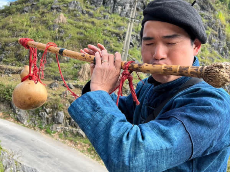 Lớn Lên Cùng Mẹ (Single)