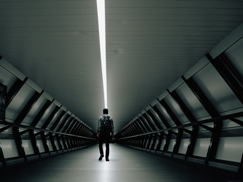 她站在地球的另一边看月亮 (Single)