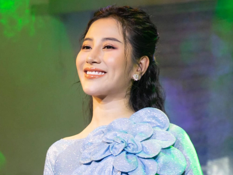 Em Đi Trên Cỏ Non (Liveshow Thương Quá Việt Nam) (Single)