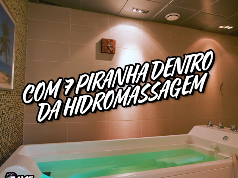 Com 7 Piranha Dentro Da Hidromassagem (Single)