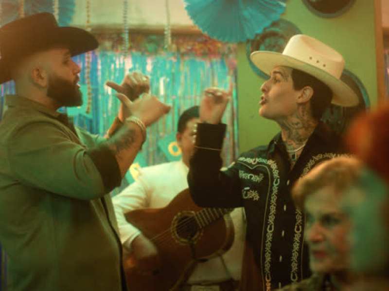 Con Un Botecito A Pecho (MV) (Single)