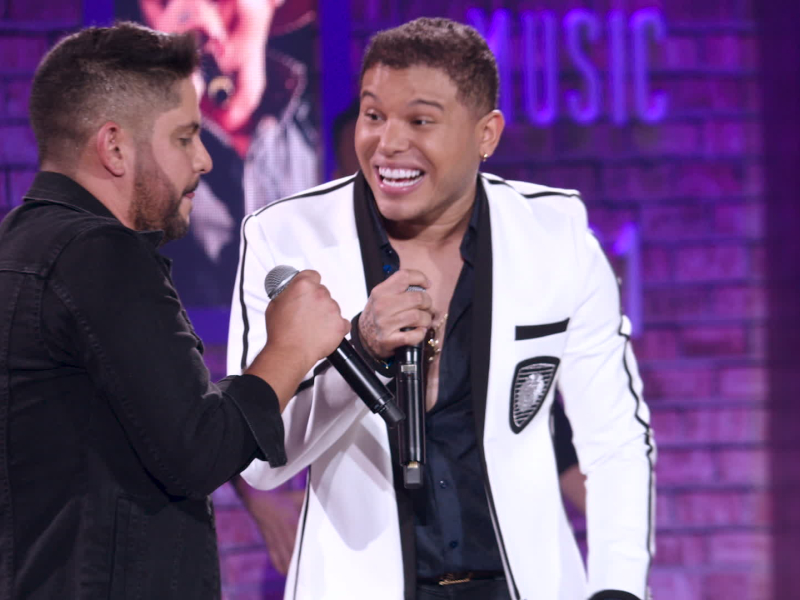 Chovendo Na Minha Bochecha (MV) (Single)