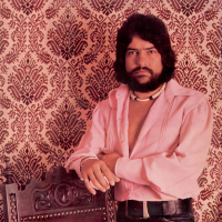 Ele... Antonio Marcos