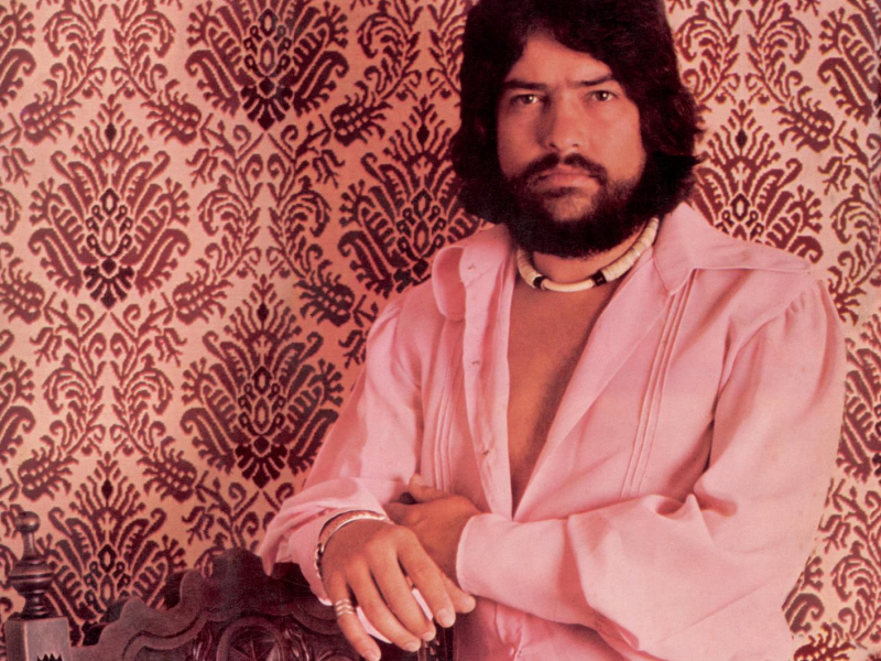 Ele... Antonio Marcos