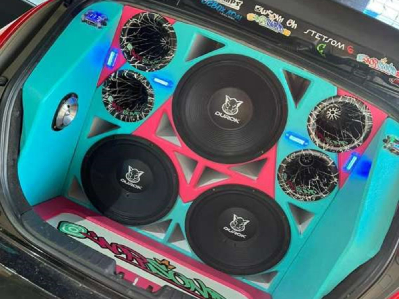 O REI CHEGOU (Single)