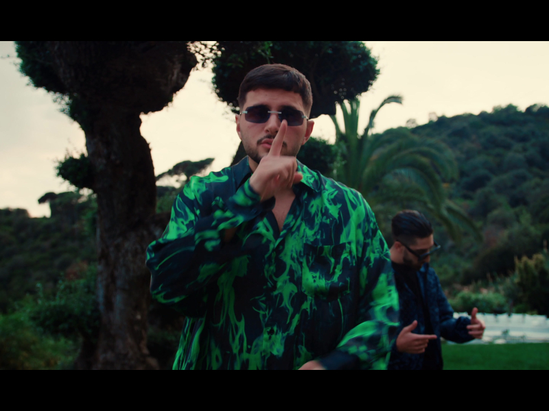 ON FIRE (MV) (Single)