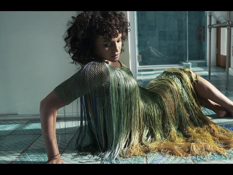 Pick Me Up Off The Floor (Deluxe Edition)