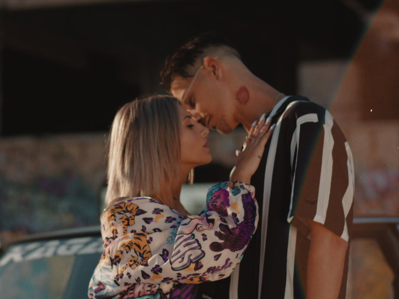 Mine Mazi Mou (Single)