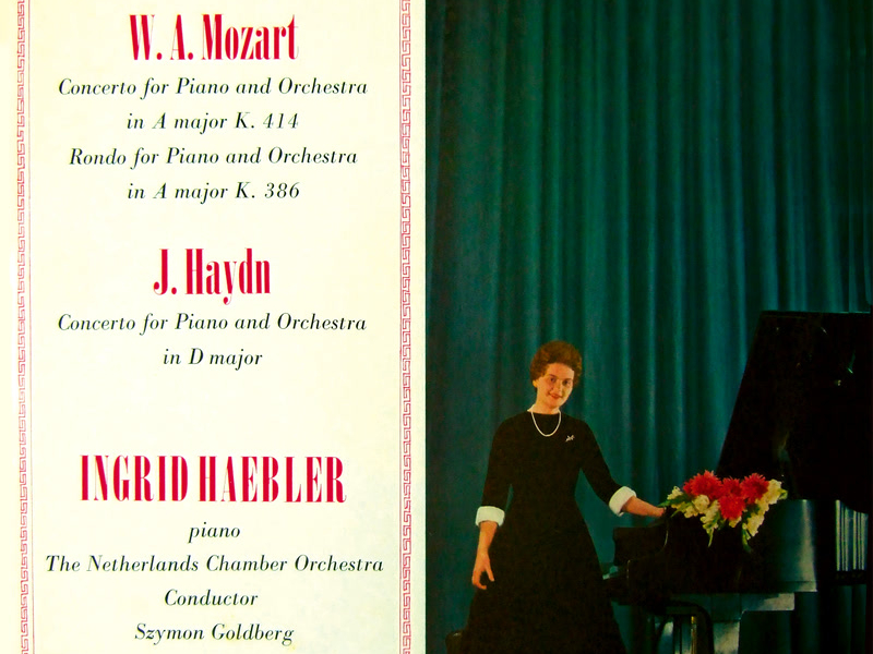 Mozart: Piano Concertos Nos. 26 & 27; Rondo in A Major