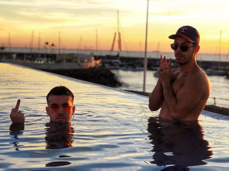 Juega Con Él (Single)