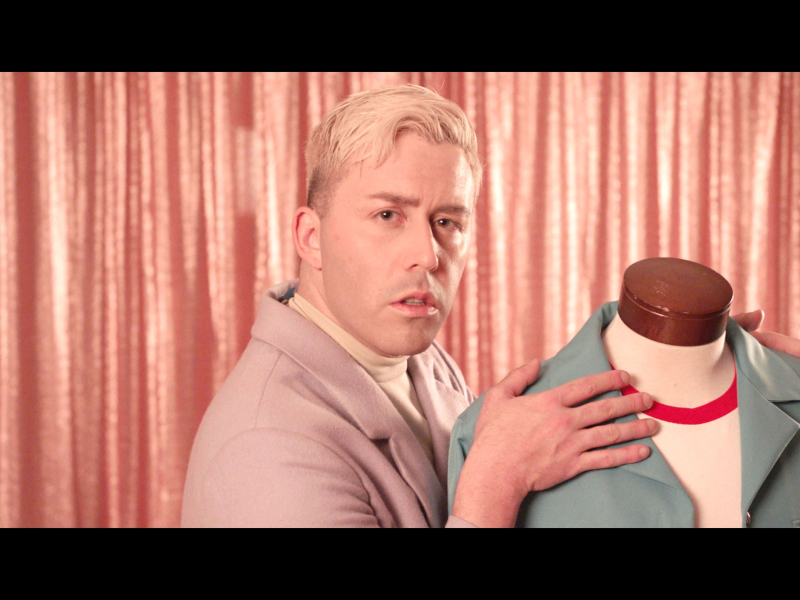 Middle Of A Heartbreak (MV) (Single)