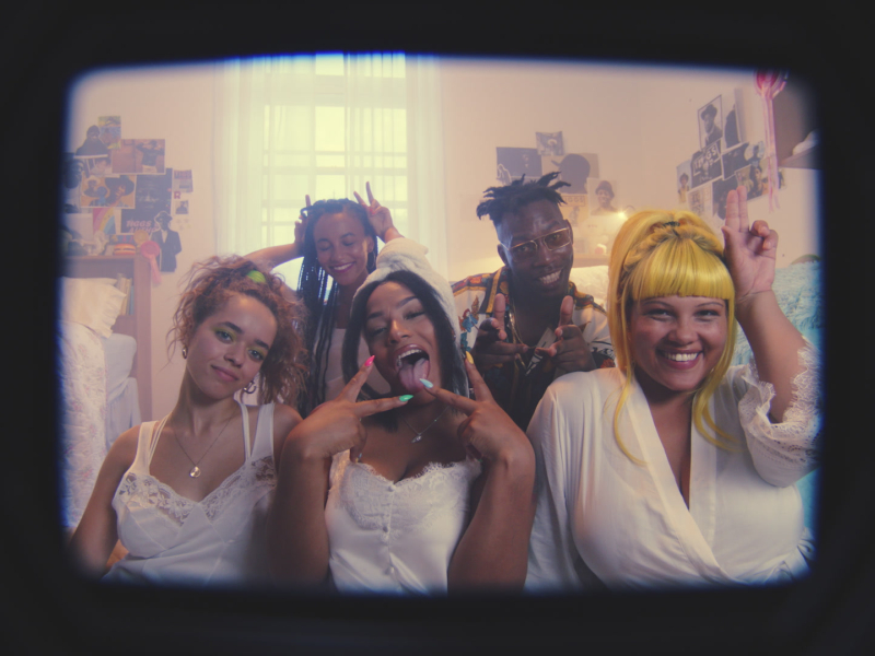 Pretty Girl (MV) (Single)