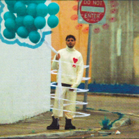 Llori Pari (MV) (Single)