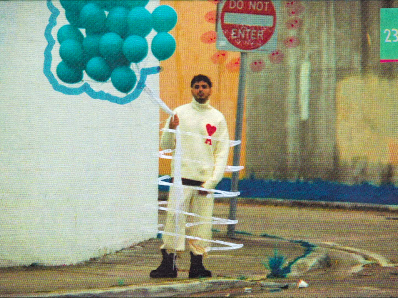 Llori Pari (MV) (Single)