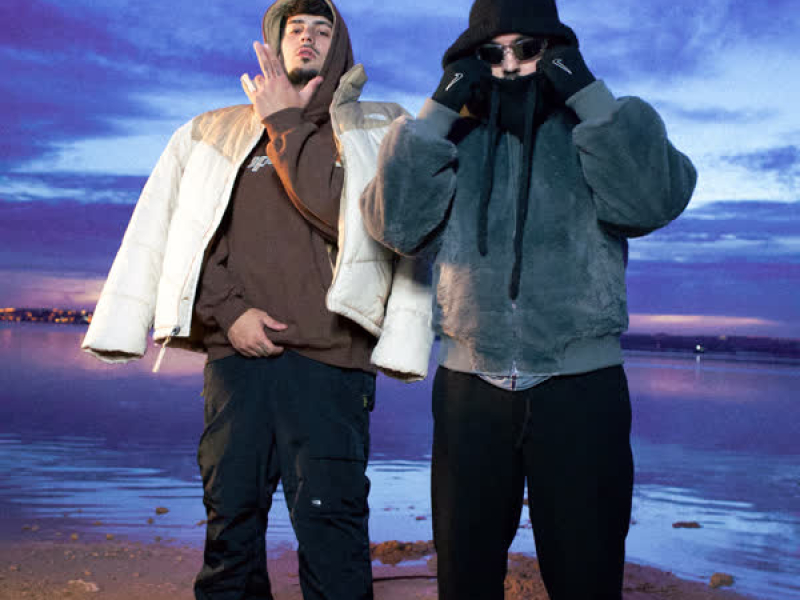 SI ME TRATAS COMO EXTRAÑO (Single)