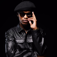 Amahloni (feat. Stakev) (Single)