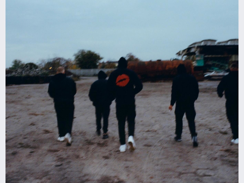 Bukiet Białych Róż (SQUADSHIT #13) / (Single)