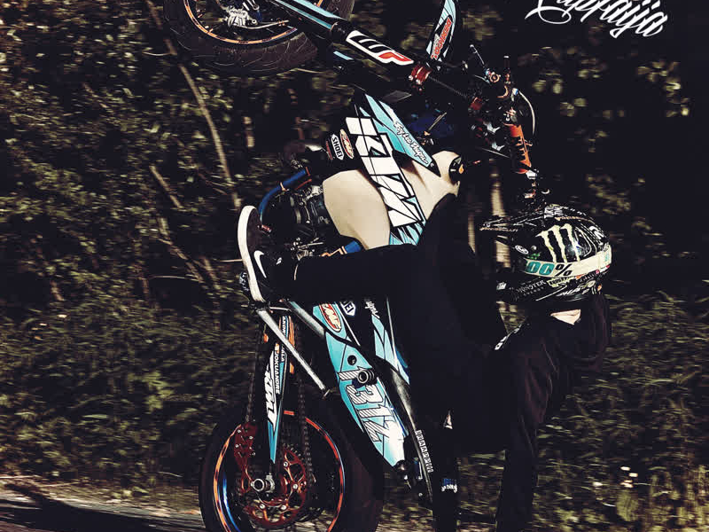 Bomberit / Oman kylän Bomberit