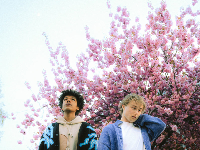 Holder igjen (Single)