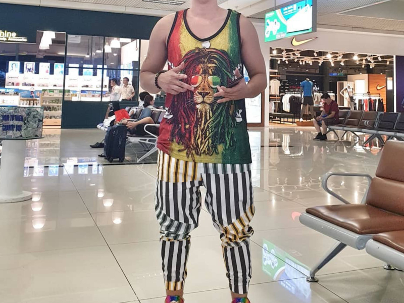 Live Happily (feat. Trịnh Quang Khánh) (EP)