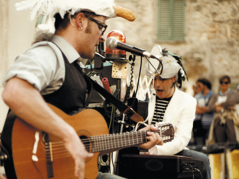 Opere di cantautorato illogico